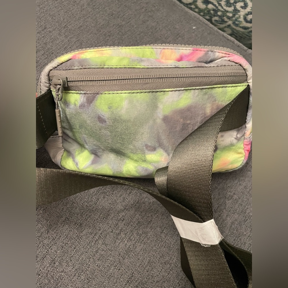 RARE Lululemon - Everywhere 1 Liter Belt Bag Hyper Dye Multi/Rover - NWT - Picture 12 of 12